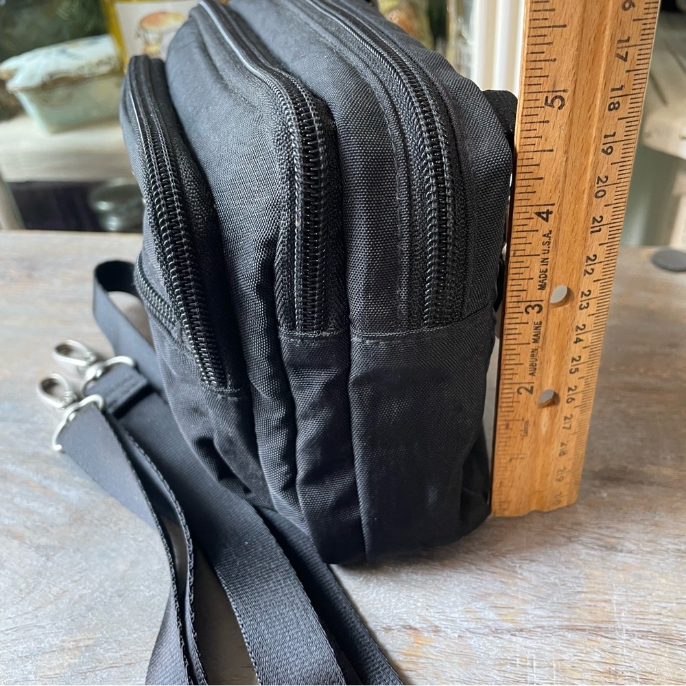 Baggallini black canvas Crossbody small bag - Picture 5 of 12